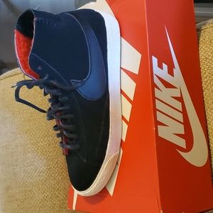 Women's Nike Blazer Mid PRM Sz 9.5